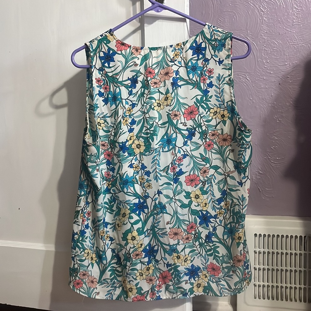 Floral white v neck sleeveless top size large - Picture 3 of 4